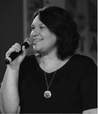 Andrea Paiva - Diretora da Pós Tech